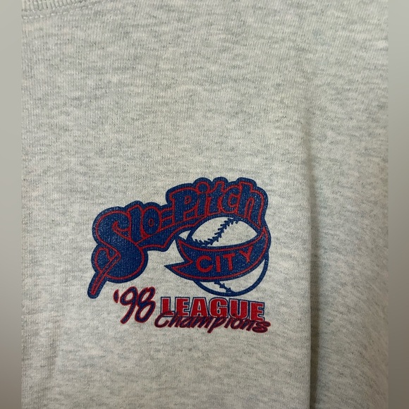 Vintage 1998 SLO PITCH Champs Crew Neck Size Large - Picture 2 of 7